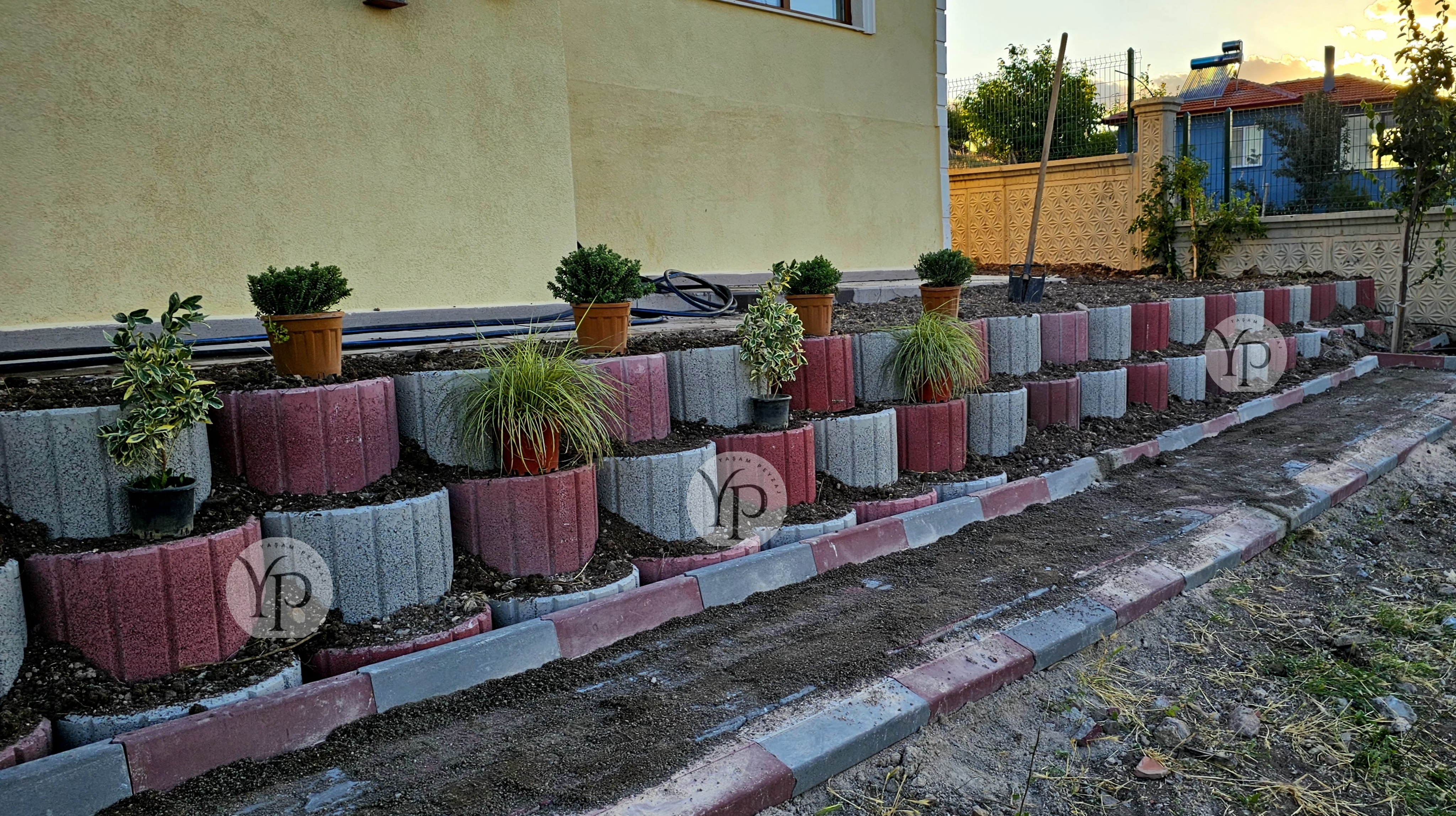 Şev Taşı ve Çiçeklik Taşı